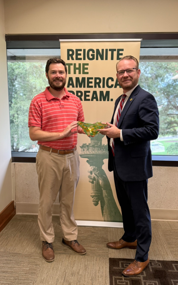 🎉 Congratulations to Rep. David Ray for being recognized with the Believe in Arkansas Award!
His work on HCR1002 advances economic opportunity in our state.
Thank you for your leadership! 🙌
@davidaray #BelieveInArkansas
