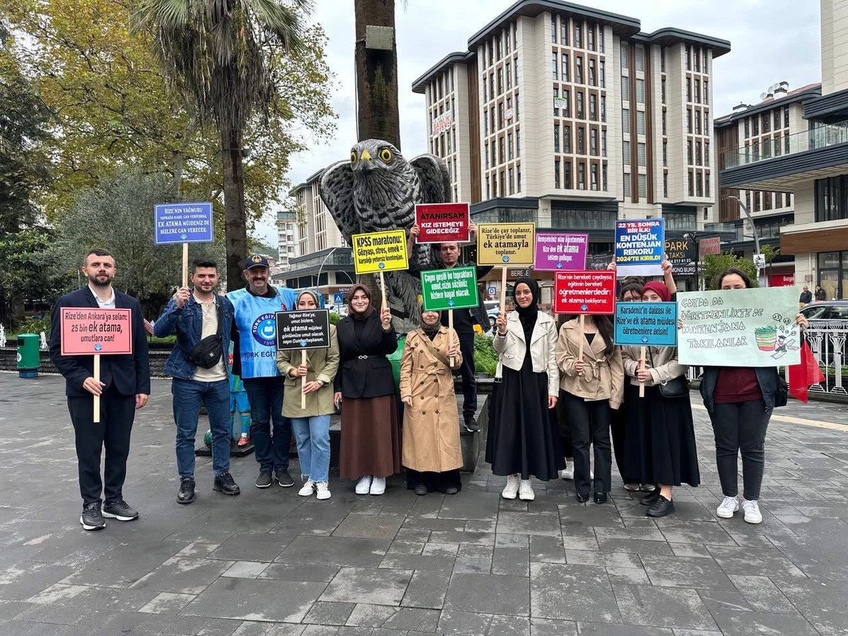 Öğretmen olmak için binlerce öğrenciyi geride bırakarak Eğitim fakültesini kazandılar.Mezun oldular,atanamadılar.475 bin gencimiz atama beklerken ücretli öğretmenle açık kapatılıyor.Yazık değil mi,bu gençlere.#Ek25BinAtama şart olmuştur.
<a href="/Yusuf__Tekin/">Yusuf Tekin</a>