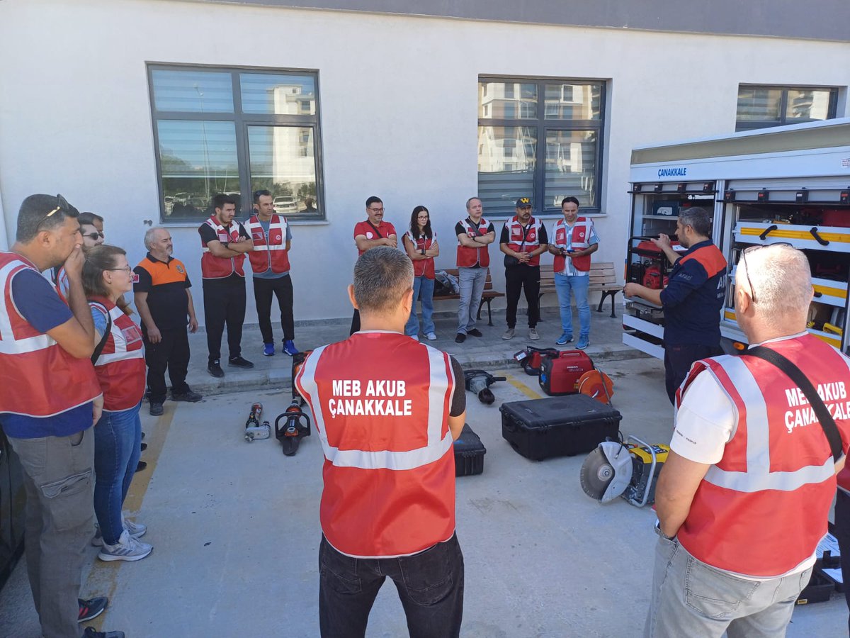 Çanakkale MEB AKUB ekibimiz akreditasyon çalışmaları kapsamında eğitimlerine devam ediyor. Ekibimiz daima hazır. <a href="/tcmeb/">Millî Eğitim Bakanlığı</a> <a href="/Yusuf__Tekin/">Yusuf Tekin</a> <a href="/meb_dhgm/">Destek Hizmetleri Genel Müdürlüğü</a> <a href="/omurfatih/">Ömür Fatih Karakullukçu</a> <a href="/mebisgb/">İşyeri Sağlık ve Güvenlik Birimi Daire Başkanlığı</a> <a href="/ozkan_meb/">Özkan AVCI</a> <a href="/mebakub/">MEB AKUB</a> <a href="/MetinTayarer/">Metin TAYARER🇹🇷🇹🇷🇹🇷</a> <a href="/canakkaleilmem/">Çanakkale İl Millî Eğitim Müdürlüğü</a> <a href="/mineaktashayta/">Mine Hayta</a> <a href="/mebakub17/">canakkalemebakub</a>