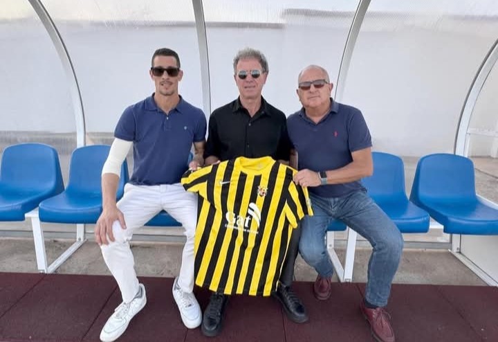 BANQUILLOS 1ª EXTREMEÑA

Diego Quintero, nuevo entrenador de la <a href="/ADLobon/">𝐀𝐃 𝐋𝐨𝐛𝐨́𝐧</a>.

El técnico andaluz fue el ayudante de Sergio Kresic durante la época dorada del Mérida.