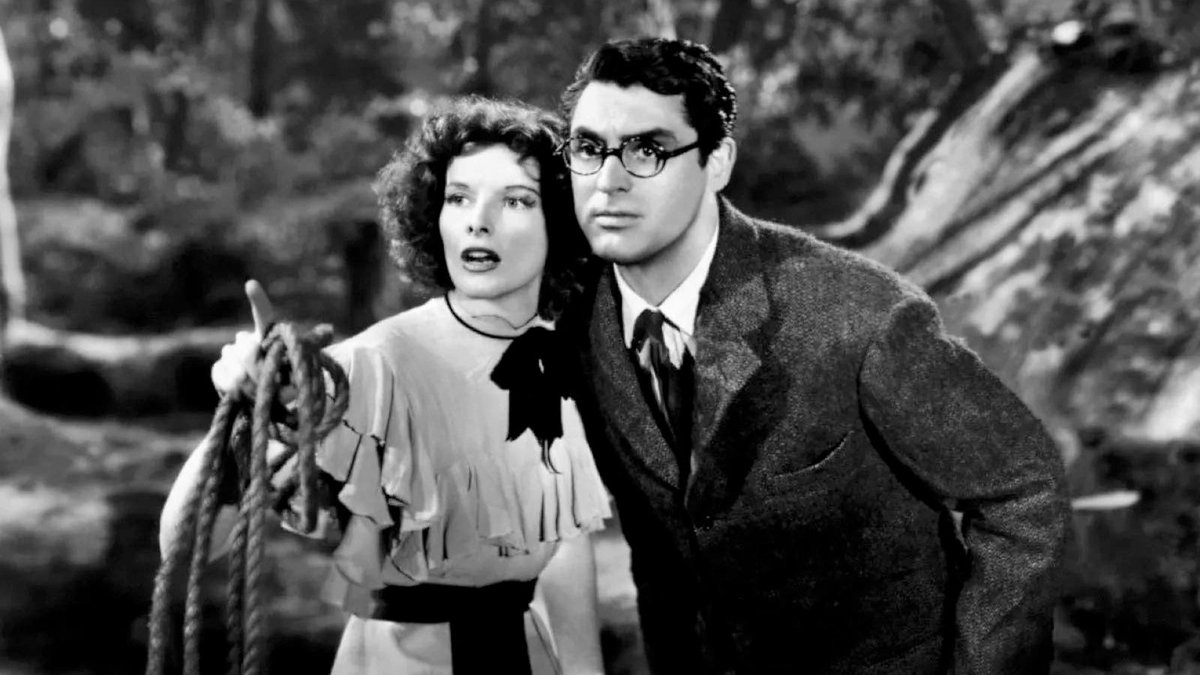 elpelicultista's tweet image. LA FIERA DE MI NIÑA (BRINGING UP BABY, Howard Hawks, 1938) es el screwball por excelencia: un paleontólogo despistado, una millonaria caótica y un leopardo suelto.
Katharine Hepburn y Cary Grant desatan un torbellino de gags y diálogos en una de las mayores joyas del cine cómico.