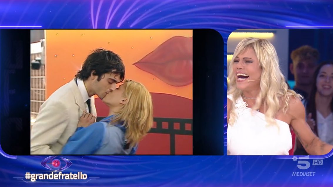 tvstellare's tweet photo. Simona: “Comunque se chiama l’avvocato di Argentero trova occupato”

✈️ #GrandeFratello https://t.co/FmqVFhyBhL
