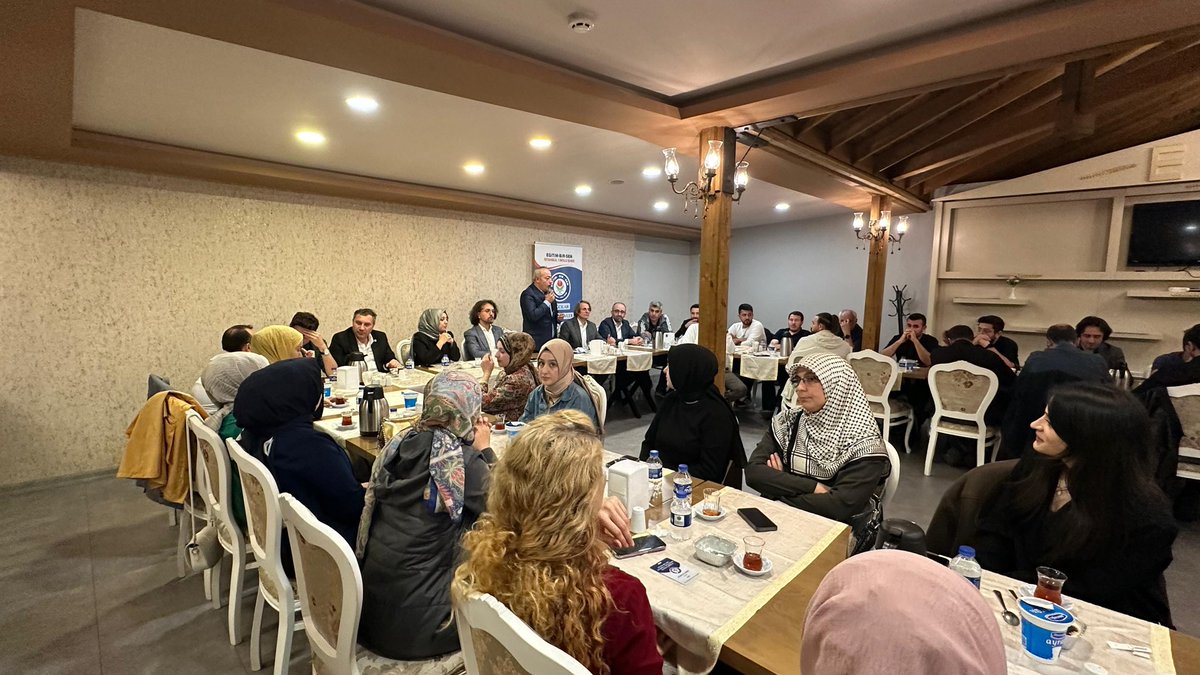 Esenler İşyeri Temsilcilerimizle İstişare Toplantımızı Gerçekleştirdik.
Yeni dönemde yapacağımız çalışmalarımızı , 8 .Toplu Sözleşme sürecindeki yaşananları, 
8.Toplu Sözleşme Sonrasındaki yol haritamızın nasıl olması gerektiği ,
Eğitim çalışanlarının beklenti ve sorunlarını,