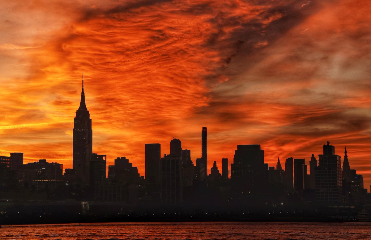 GaryHershorn's tweet photo. Some others from this morning's sunrise in New York City #newyork #newyorkcity #nyc @EmpireStateBldg #sunrise https://t.co/TPGE63fmJl