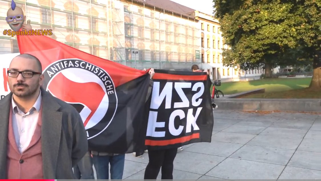 SpunktNEWS's tweet photo. Die #Antifanten von der #Transifa waren schon während Ihrer Veranstaltung breit!
Man beachte das #Transpi 😉 https://t.co/aE07cbf3Hh