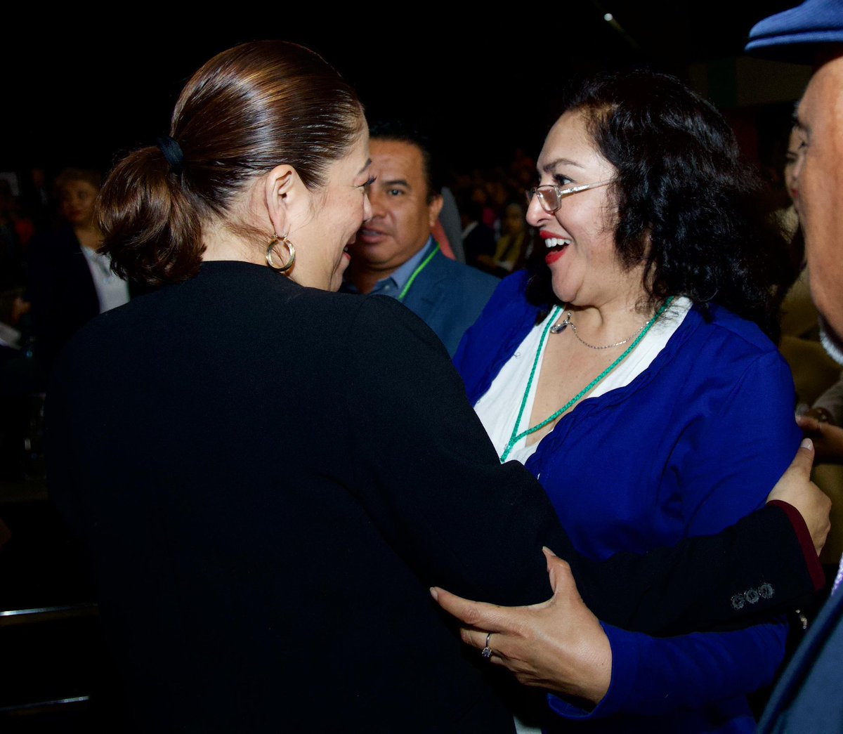 artemisa_laura's tweet photo. 📚 Estoy convencida de que la educación transforma vidas y comunidades.
🤝 Por eso tuve el honor de inaugurar el #ForoEstatal de Educación Media Superior “Retos del Siglo XXI, Puebla”, donde escuchamos a docentes y estudiantes, compartir experiencias y construir juntos propuestas que fortalezcan la educación media superior en el estado.
#ServirYAmarAPuebla 🫶🏽
#PorAmorAPuebla ♥️
#PensarEnGrande 👏🏽