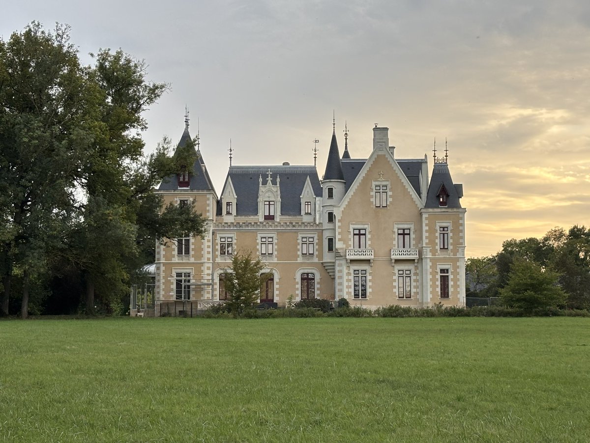 ChChantdoiseau's tweet photo. Un grand plaisir de présenter les particularités architecturales du @ChChantdoiseau à l’occasion des #JournéesDuPatrimoine. Merci aux associations de Bellevigne-en-Layon pour avoir organisé un magnifique programme https://t.co/f67LvSChYW