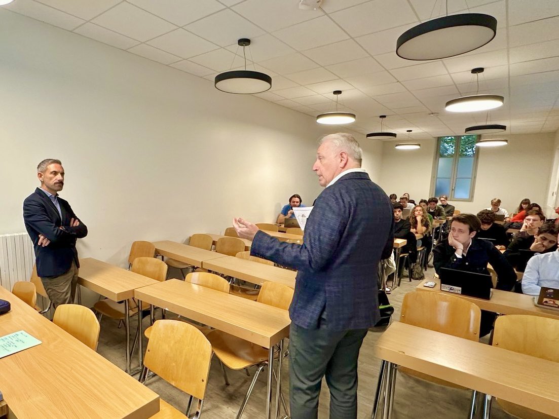GastaudHerve's tweet photo. đ Heureux dâavoir Ă©changĂ© ce soir avec les Ă©tudiants(es) en affaires publiques de lâ@icp_officiel.
Avec le @cedap_assopro, nous voulons mieux faire connaĂźtre le rĂŽle clĂ© des organisations professionnelles, au cĆur de notre dĂ©mocratie.
#AffairesPubliques #CEDAP @SCMF_Syndicat https://t.co/q1LPNZlywm