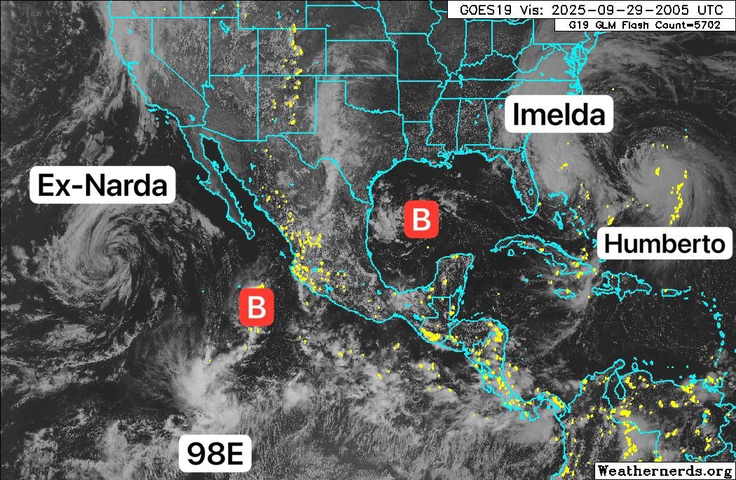 DanielPretelin's tweet photo. El #Pacífico Este y #Atlántico Norte se mantienen activos en los últimos días de septiembre 🆙🌀
👉 Además del fantasma de #Narda, un nuevo ciclón tropical (futuro #Octave) podría formarse esta misma tarde o noche lejos de costas mexicans; otra ciclón podría formarse la próxima semana frente a las costas de #Oaxaca-#Jalisco.
👉 Al norte del #Caribe, el #Huracán #Humberto y la tormenta #Imelda se encuentran próximos uno del otro, comenzando a moverse hacia el este desde mañana amenazando a #Bermudas a mitad de semana.