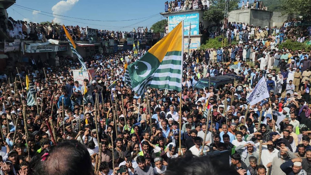 ZeeshanKazmiPTI's tweet photo. 🛑زبانِ خلق کو نقارۂ خدا سمجھو
#عوام_بمقابلہ_کرپٹ_نظام #AJKUNDERFASCISM #RightsMovementAJK #jointawamiactioncommittee #jammukashmirseeksattention #basicrightsmovement 
#عوام_بمقابلہ_کرپٹ_نظام #AJKUNDERFASCISM #RightsMovementAJK #jointawamiactioncommittee #jammukashmirseeksattention #basicrightsmovement