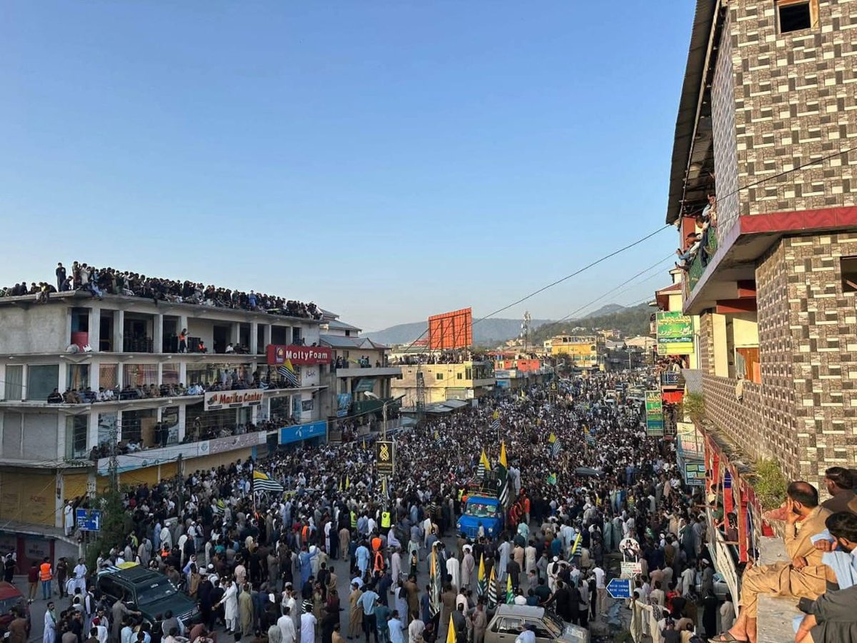 ZeeshanKazmiPTI's tweet photo. 🛑زبانِ خلق کو نقارۂ خدا سمجھو
#عوام_بمقابلہ_کرپٹ_نظام #AJKUNDERFASCISM #RightsMovementAJK #jointawamiactioncommittee #jammukashmirseeksattention #basicrightsmovement 
#عوام_بمقابلہ_کرپٹ_نظام #AJKUNDERFASCISM #RightsMovementAJK #jointawamiactioncommittee #jammukashmirseeksattention #basicrightsmovement