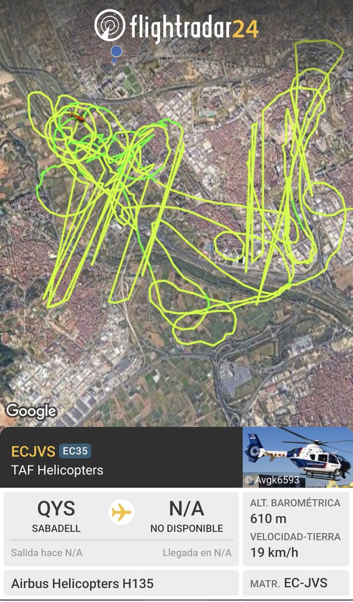 Hola <a href="/sanchezcastejon/">Pedro Sánchez</a> , en la captura de pantalla puede ver una pequeñisima parte del despliegue con motivo de los premios <a href="/LaVanguardia/">La Vanguardia</a>, aparte de los 2  <a href="/falcon_despega/">Falcon Despega</a>. Mucha gente esta sufriendo restricciones en la movilidad por no disponer d vehiculos con etiqueta en el #AMB