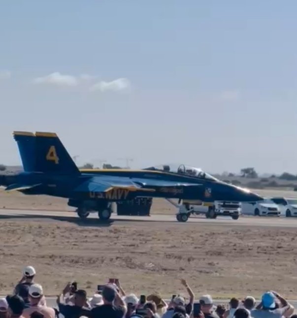 aida__mouse's tweet photo. #Miramar #AirShow2025 #BlueAngels 💙✈️ #Marines 😍 https://t.co/vgcKJUMT0W