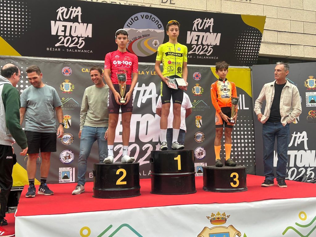 ciclismobejar's tweet photo. 🏁Fin temporada a lo grande en el Critérium Moisés Dueñas
Éxito participación con escuelas d Salamanca, Zamora, Segovia, Ávila, Burgos, Talavera y Extremadura 
Felicitamos a Natalia y David que pasan a cadete
Nos vemos en 2026 con + fuerza e ilusión💛🖤
🗒️ https://t.co/X9Ke8l7JJX https://t.co/e11KGIf3aa