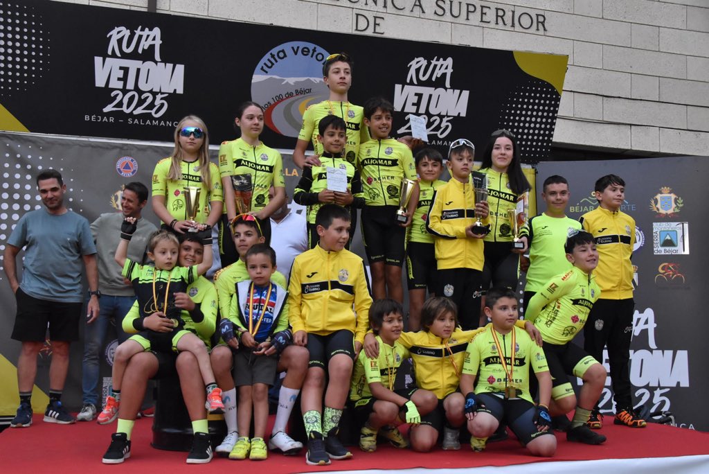 ciclismobejar's tweet photo. 🏁Fin temporada a lo grande en el Critérium Moisés Dueñas
Éxito participación con escuelas d Salamanca, Zamora, Segovia, Ávila, Burgos, Talavera y Extremadura 
Felicitamos a Natalia y David que pasan a cadete
Nos vemos en 2026 con + fuerza e ilusión💛🖤
🗒️ https://t.co/X9Ke8l7JJX https://t.co/e11KGIf3aa