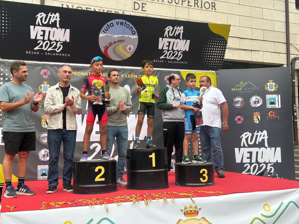 ciclismobejar's tweet photo. 🏁Fin temporada a lo grande en el Critérium Moisés Dueñas
Éxito participación con escuelas d Salamanca, Zamora, Segovia, Ávila, Burgos, Talavera y Extremadura 
Felicitamos a Natalia y David que pasan a cadete
Nos vemos en 2026 con + fuerza e ilusión💛🖤
🗒️ https://t.co/X9Ke8l7JJX https://t.co/e11KGIf3aa