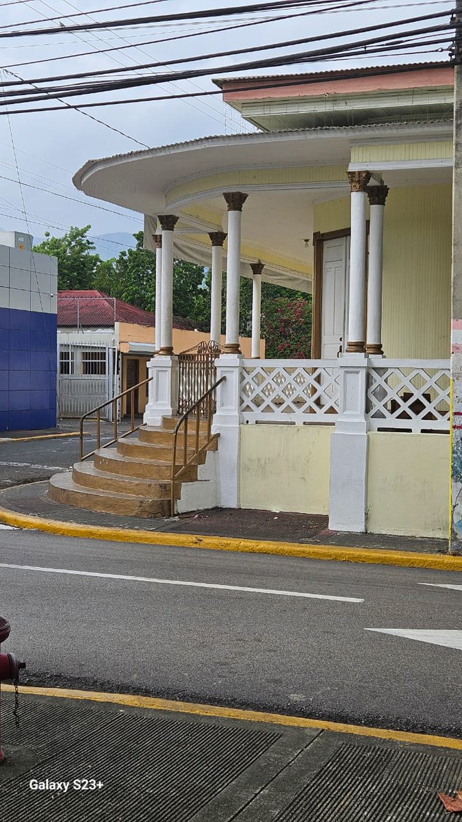 Un gran privilegio estar presente en el Festival de las Hortensias celebrado en mi ciudad de Bonao, los poetas del Lago de Cotui como invitados especiales y los originales santos de palos,  gracias @celeste_garcia9 por mantener viva esta tradición