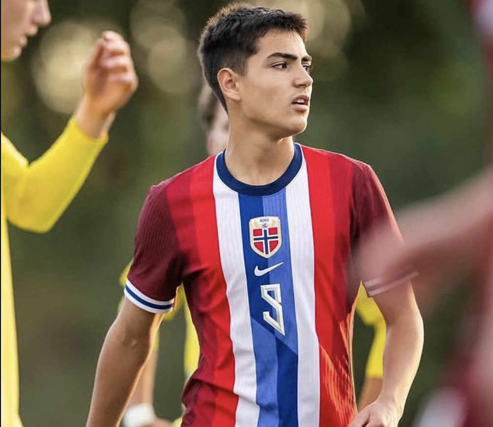 🚨💙 EXCL: Amazing week for 15yo Norwegian supertalent Thomas Leikanger🔥

Debut for U-15 National team🇳🇴
3 goals in 2 matches against Sweden⚽️🇸🇪
And tonight, a brace for Aalesund 2🤩🎯

He signs as new striker for #RealSociedad in February 2026. 🤝🔜🇪🇸