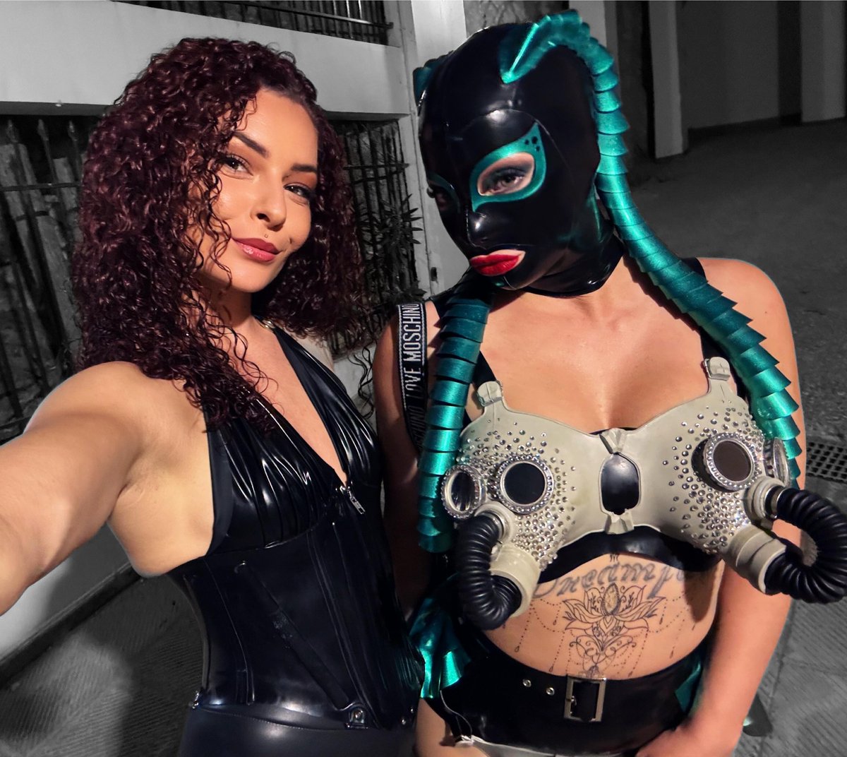 ❗️Münchener aufgepasst ❗️
<a href="/ElectraPD/">Electra Pure Divine</a> und ich suchen für den 30.09 + 1.10 geeignete Sklaven die uns auf dem Oktoberfest nützlich sind. Eure Aufgabe ist für unser Wohlergehen zu sorgen! 
Anfragen per WhatsApp an:
ElectraPD 0176 46780100
Kalomira 0178 576 54 38