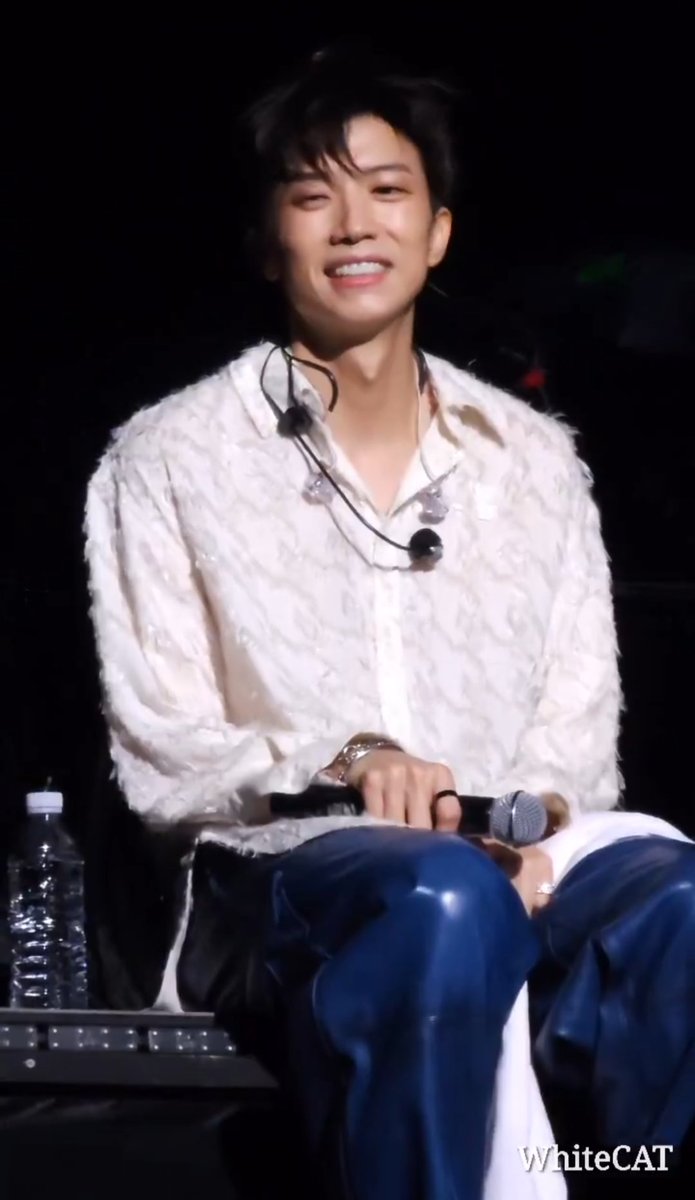 HarleyLurcher's tweet photo. #Wooyoung won my 💙 with amazing #Half_Half concert footage. Thank you #HOTTEST for sharing! I am so smitten by how he can be sexy, serious, passionate, sincere, silly and hilarious all in 1 minute.
#JUN_K is still my bias 🩷🩷 but Woo def wrecked me https://t.co/3fy6QjKVZ3