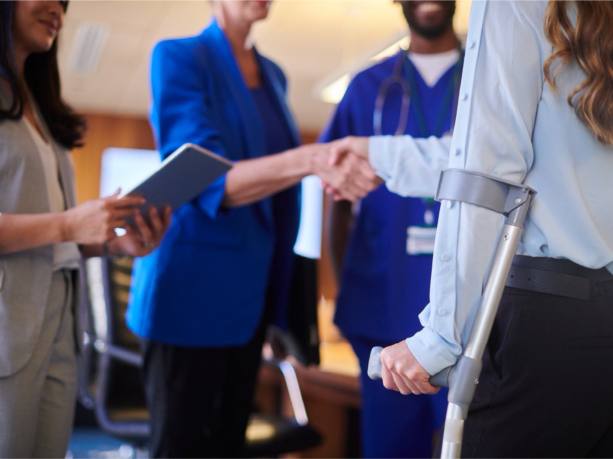 OIGUSPS's tweet image. USPS’s #WorkersCompensation costs rose $277.2M (23%) between chargeback years 2022 to 2024. Our white paper shows how lifting federal restrictions could save millions annually, bringing #USPS closer to private-sector flexibility: bit.ly/4pRUEHq #USPSOIG