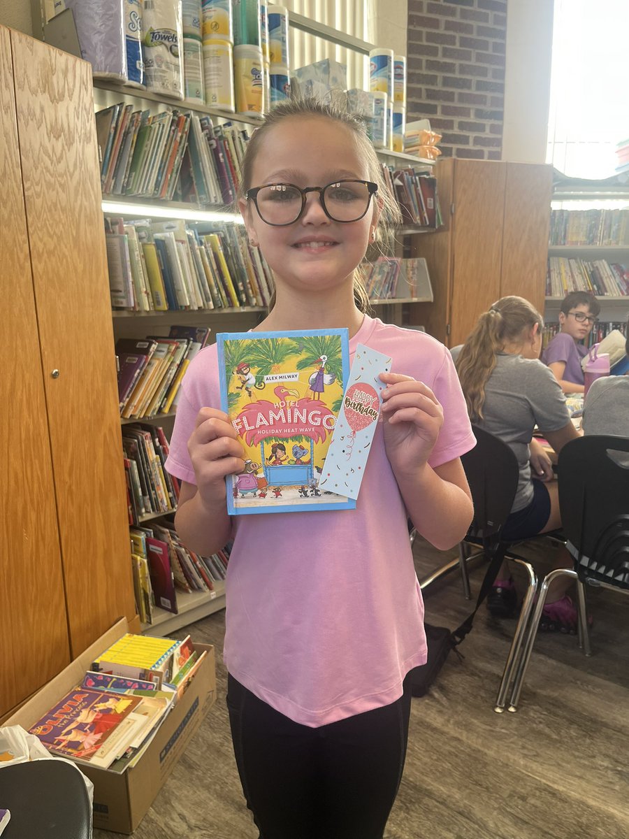 htsavonlibrary's tweet photo. Birthday Girl! Thank you for the great donation to our library!🎈🎉 https://t.co/KVJVpHWOrb
