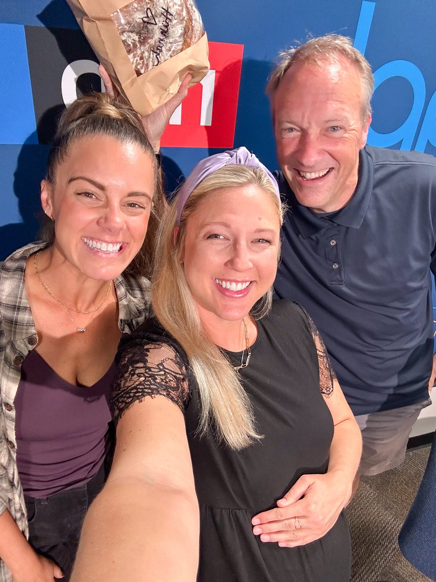 My last sports show before the very best <a href="/NikiNotoPalmer/">Niki Noto Palmer</a> replaces me for the rest of the season! Baby girl #3 will be here in 2 weeks! It feels like yesterday we were doing this with the twins. I'll see y'all on the sidelines next year! <a href="/OSGNelson/">#CuteSportsGuy</a> <a href="/GPBsports/">GPB Sports</a> 🏈