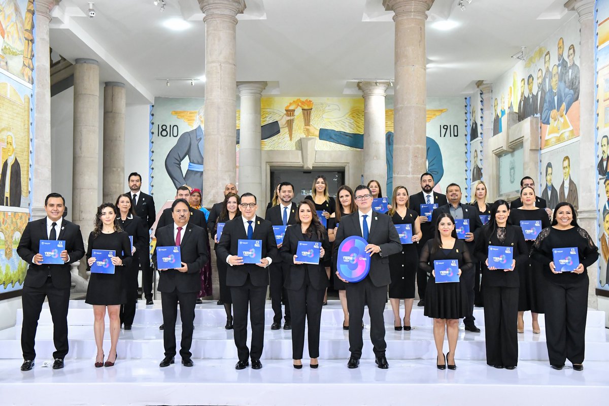 El día de hoy entregué a las y los Diputados del H. Congreso del Estado de Aguascalientes mi 3er Informe de Gobierno.

Han sido tres años de trabajo responsable, con respeto y en unidad, siempre sumando esfuerzos para lograr lo mejor para nuestro estado.

#TercerInforme