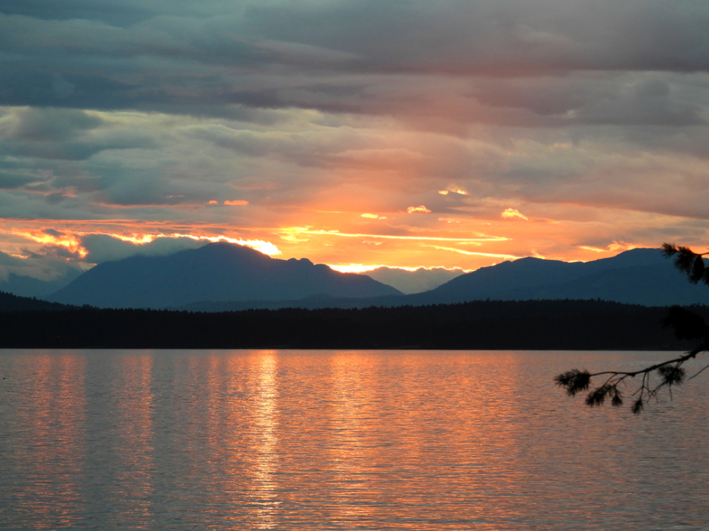 explorewithrene's tweet image. A Thetis Island sunset reminded me of Philippians 4:8:

“Whatever is true, honorable, just, pure, lovely, commendable… think about these things.”

Here’s my reflection on thinking about excellence:

explorewithrene.com/think-about-ex…

#Philippians48 #Faith #GodsCreation