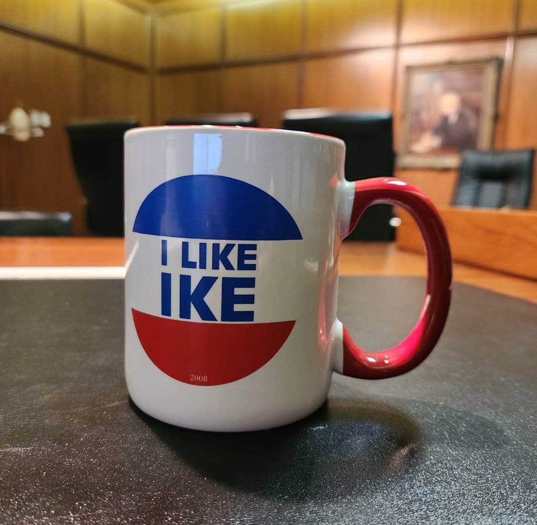 IkeLibrary's tweet image. Happy #NationalCoffeeDay!

Coffee sipped from one of these mugs tastes better than java from any other mug. You can&apos;t argue with that because science.

#ilikeike #ikelife #Eisenhower #coffee