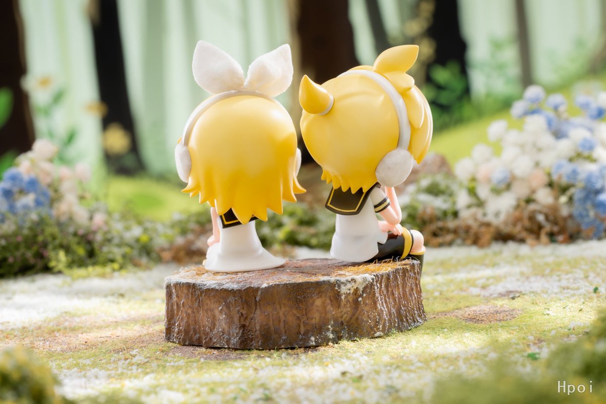 镜音リン・レン Let's sing together!

✨WF2025 SHANG HAI 展示販売します✨
番号:N1-B3-01

※未塗装未組立キットです
· 当日版権
· 価格 550 RMB¥
· 数量 10体
· 比例 ≈10cm（Len＆Rin）
原畫:<a href="/eob_iccona/">EoB</a>
原型: <a href="/xiaoyezi0111/">小叶</a>&amp; <a href="/DS96614747/">DD_S-</a>
色彩: <a href="/NaNa_9771/">NaNa_娜米</a>
撮影:<a href="/SemiOtaku_BJS/">SemiOtaku半宅主義</a>