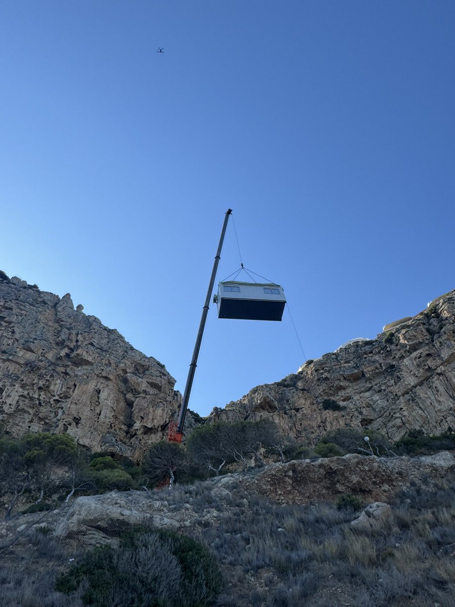 🏖️ Con el otoño llega la retirada de algunos dispositivos de salvamento 🛟.
📹 Así ha sido el desmontaje de la posta sanitaria de #CalaDelMoraig (<a href="/ajBenitatxell/">Aj. Benitatxell</a>), con grúa pluma y a vista de pájaro 🦅
¡Gracias a todos por este verano! 🙌💛
#FinDeTemporada #Salvamento #Verano2025
