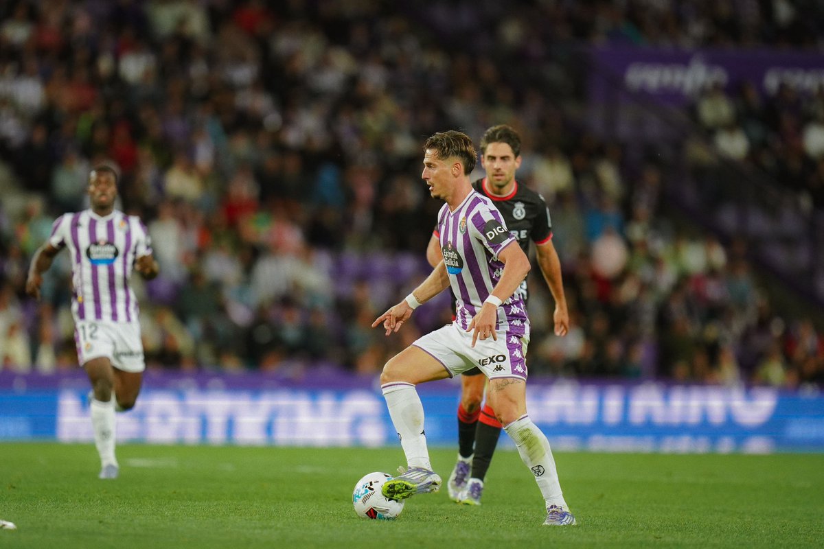 sergicanos's tweet photo. Muy feliz por mi debut con la blanquivioleta en nuestra casa 💜⚽️ Caemos y nos levantamos todos juntos! Aúpa Pucela @realvalladolid https://t.co/aFhjevwds2