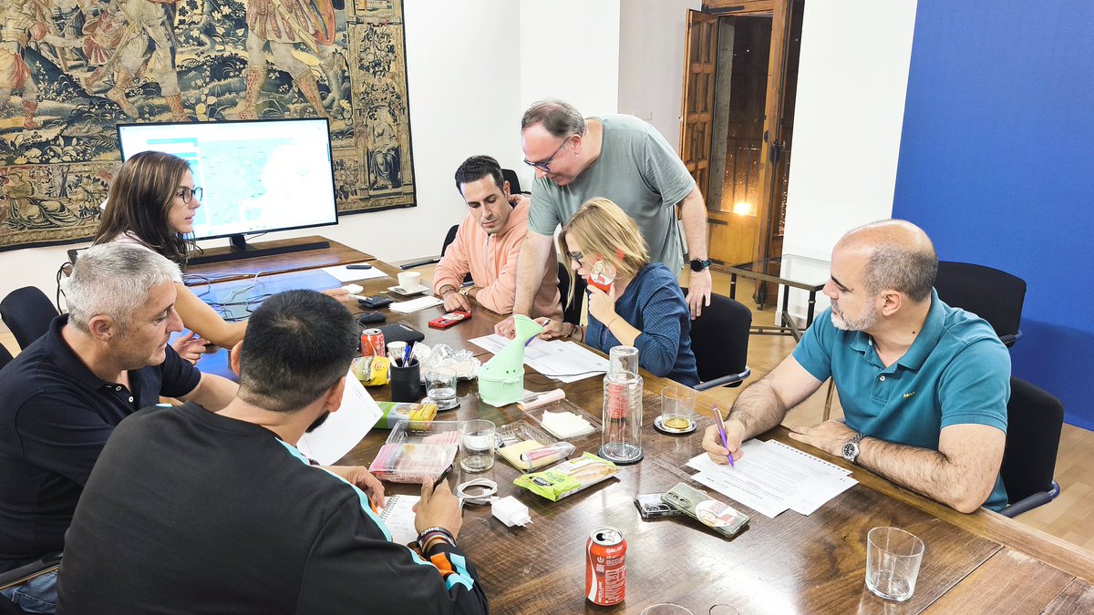 Damián López (@dammian_tkd) on Twitter photo 22:51 y seguimos de guardia haciendo el seguimiento de los municipios afectados. Sí, trabajar con <a href="/pilarbernabe/">Pilar Bernabé /❤️</a> es una locura pero es la persona más humana y curranta que me he cruzado en años! 😎 22:51 y seguimos de guardia haciendo el seguimiento de los municipios afectados. Sí, trabajar con <a href="/pilarbernabe/">Pilar Bernabé /❤️</a> es una locura pero es la persona más humana y curranta que me he cruzado en años! 😎