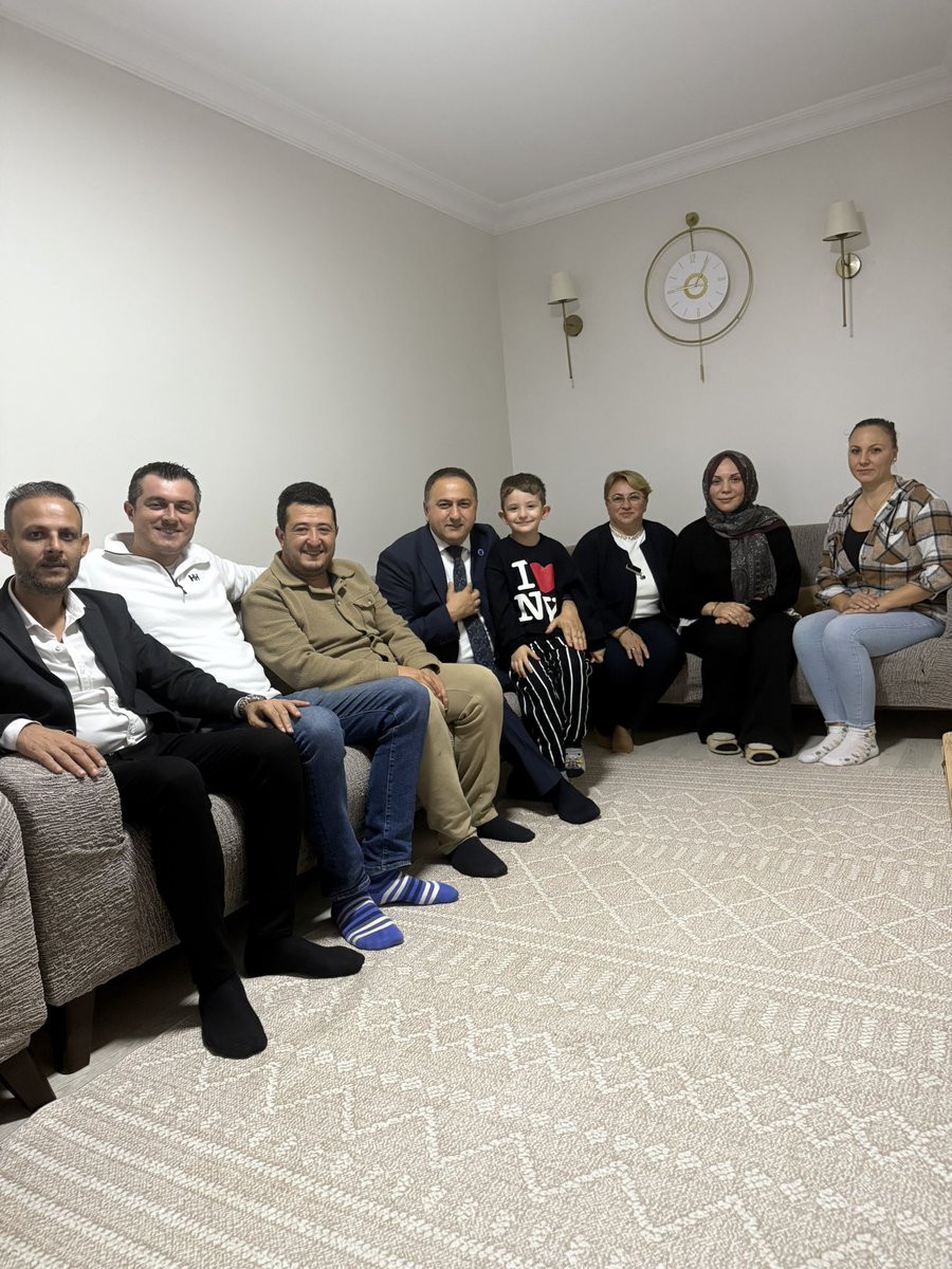 Anahtar Parti Gebze İlçe Başkanlığı olarak;İlçe Başkanımız Sn. Hakan Alaşar,Kadın Kolları Başkanımız Sn. Semra Bayrak Bektaş ve yönetim kurulu ekibimizle birlikte, Beylikbağı Mahalle Başkanımız Sn.Erkan Atmaca’nın değerli eşini geçirmiş olduğu rahatsızlık sebebiyle ziyaret ettik