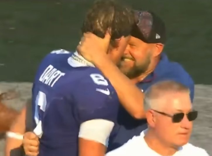 NewYorkRevival's tweet photo. Find that special someone who looks at you like this... 😅

#NYGiants https://t.co/4yWqFt9RTK