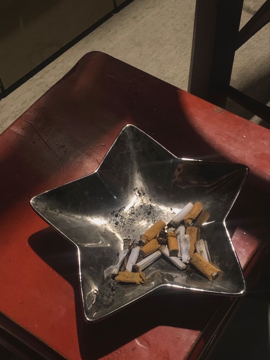 visuallydesire's tweet image. hello, everyone! i haven’t posted anything in a while but i found a few vinyls to add to my collection. most excited for the fleetwood mac one since they’re my favorite band. hope you’re doing very well today, remember to hydrate!