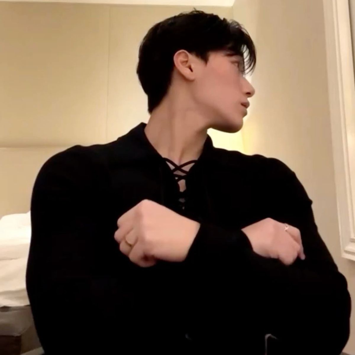 visuallydesire's tweet image. hello, everyone! i haven’t posted anything in a while but i found a few vinyls to add to my collection. most excited for the fleetwood mac one since they’re my favorite band. hope you’re doing very well today, remember to hydrate!