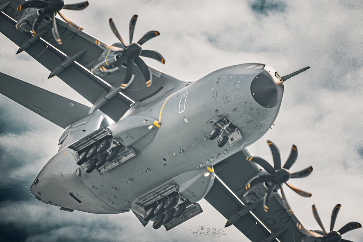 Con ustedes el Majestuoso Airbus A400 Atlas , en su paso por la <a href="/festaalcel/">Festa al Cel</a> 
📷 : Z50 Il
<a href="/Nikonistas/">Nikonistas</a> 
#A40OM #AviaciónMilitar <a href="/Ala31Transporte/">ALA31_TRANSPORTE</a> #spotters <a href="/ejercitodelaire/">Ejército del Aire</a> <a href="/VanguardWorld/">VanguardWorld</a> 
@vadeaviones <a href="/Spottersbcn/">Spotters-barcelona-el-prat oficial</a> 
Más Fotos aquí ⬇️😉😍

instagram.com/p/DPMjS5kCBZ-/…