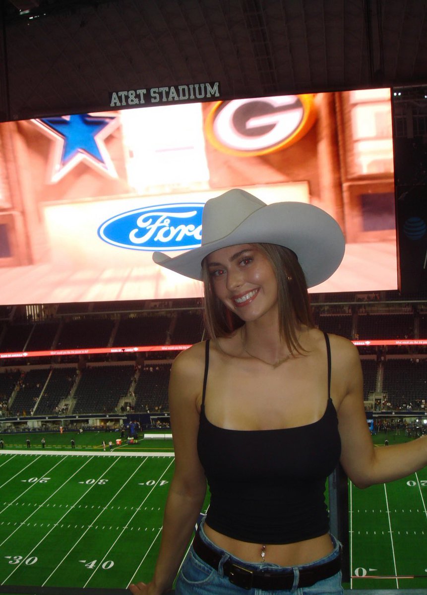 sainthe1ena's tweet image. game could have been an email