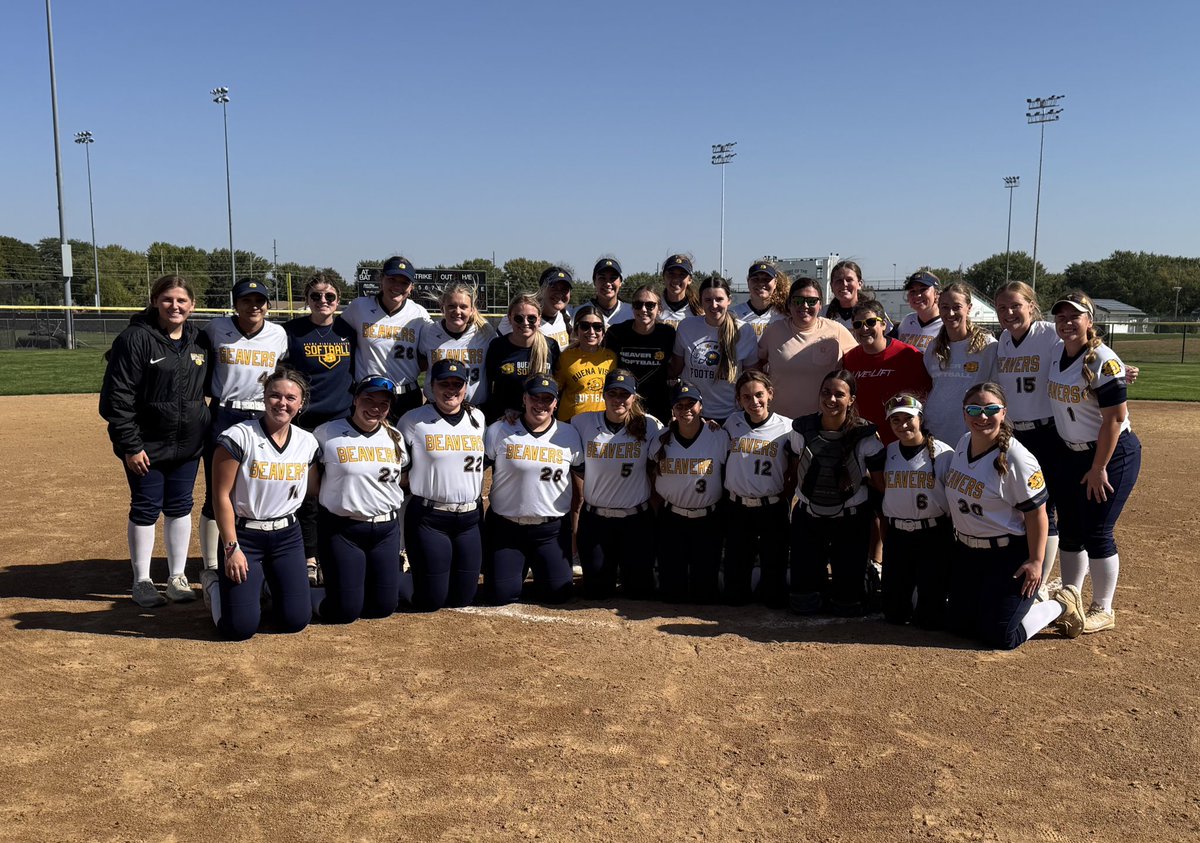 A huge thank you to our alums who came to our 2025 Alumni game and Homecoming on Saturday! We loved spending time with those who paved the way for us. We can’t wait to do it again next year 🦫🥎