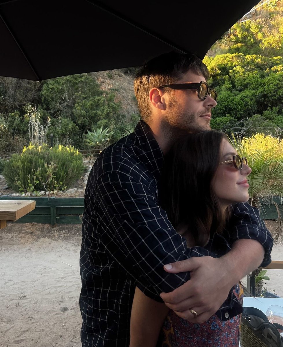 me and who (@dailycouplepost) on Twitter photo 