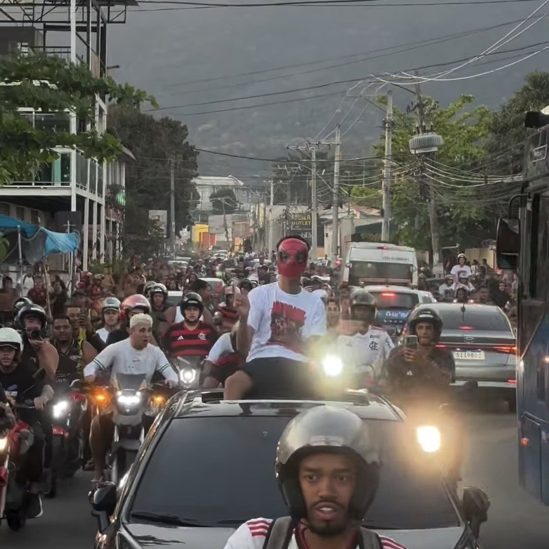 Oruam saiu do presídio com uma máscara do Homem-Aranha e todos os motoqueiros do RJ com ele 😭