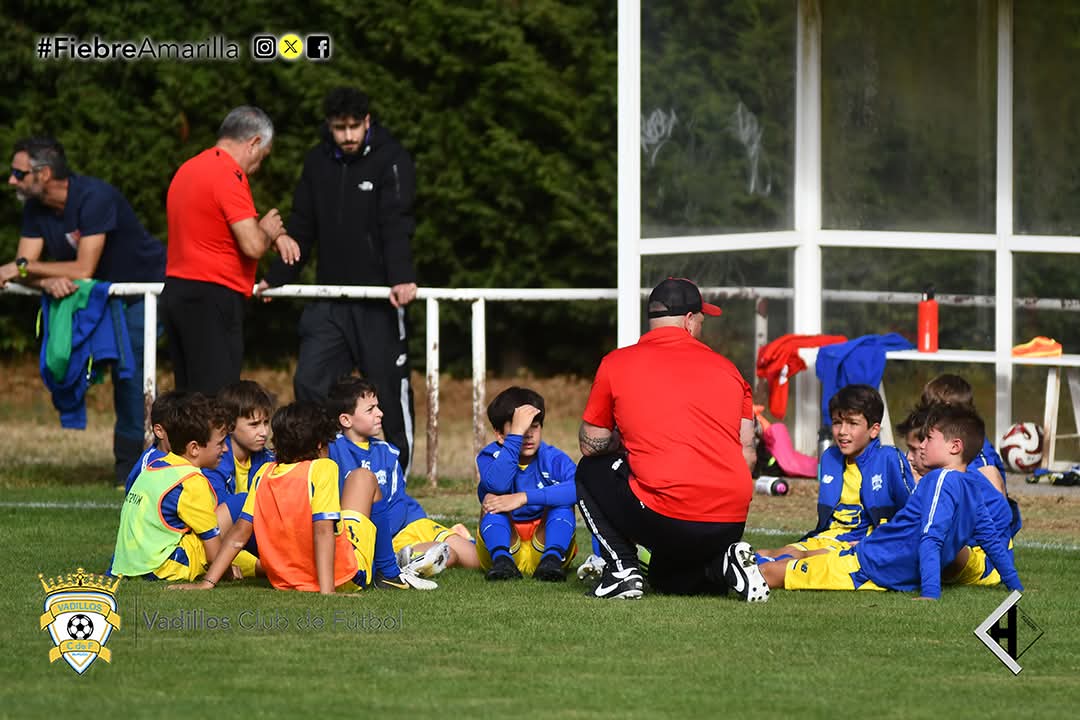 VadillosCF's tweet photo. @cdjuventuddc "B" 2-6 Alevín "B" @d3burgos 
Victoria de los chicos de @DavidAld85, @Llorentee27 y @Mario_P_C en un buen partido de ambos equipos💛💙

➕️3️⃣ Jornada 1

#FiebreAmarilla #FamiliaVadillista

📷 @javichicato https://t.co/3LBEt1P3S3