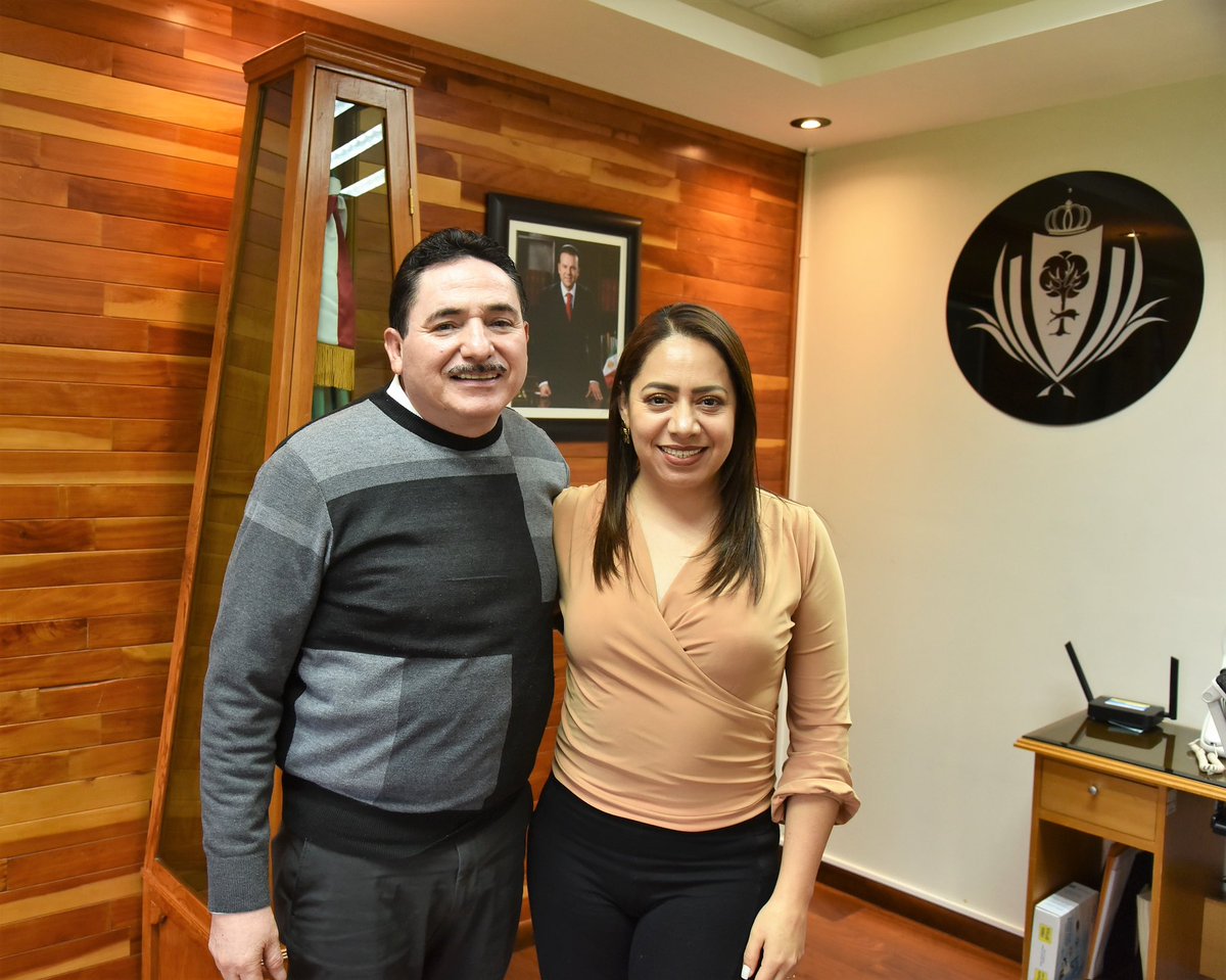 guillermoadamec's tweet image. Me reuní con mi amiga, la diputada @SugheyTorresR para fortalecer el trabajo en equipo en favor de la educación en Durango. 📚
Coincidimos en que la gestión conjunta es clave para que nuestras niñas, niños y jóvenes tengan más y mejores oportunidades de aprender y crecer. 🌟