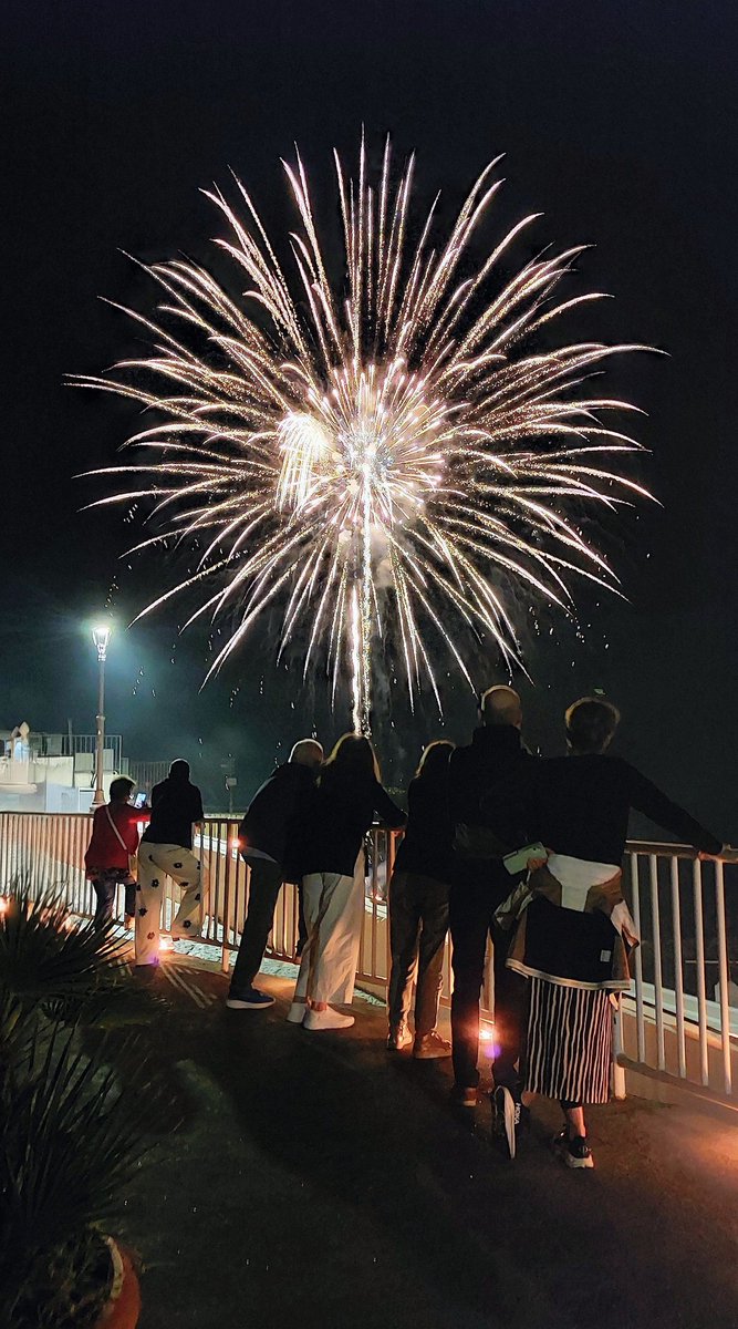 Just witnessed one of the best fireworks displays I have ever seen.. 🧨🎆🎇