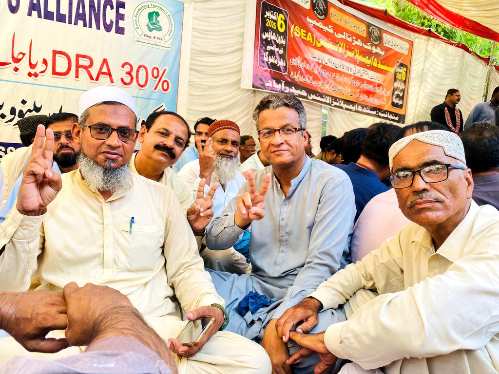 Faiz_Chhalgri's tweet photo. Sindh employees emphasize peaceful hunger strikes and protests in every district aiming to resolve genuine issues. #JusticeForSindhEmployees
#JusticeForSindhEmployees https://t.co/J0nncLHEvq