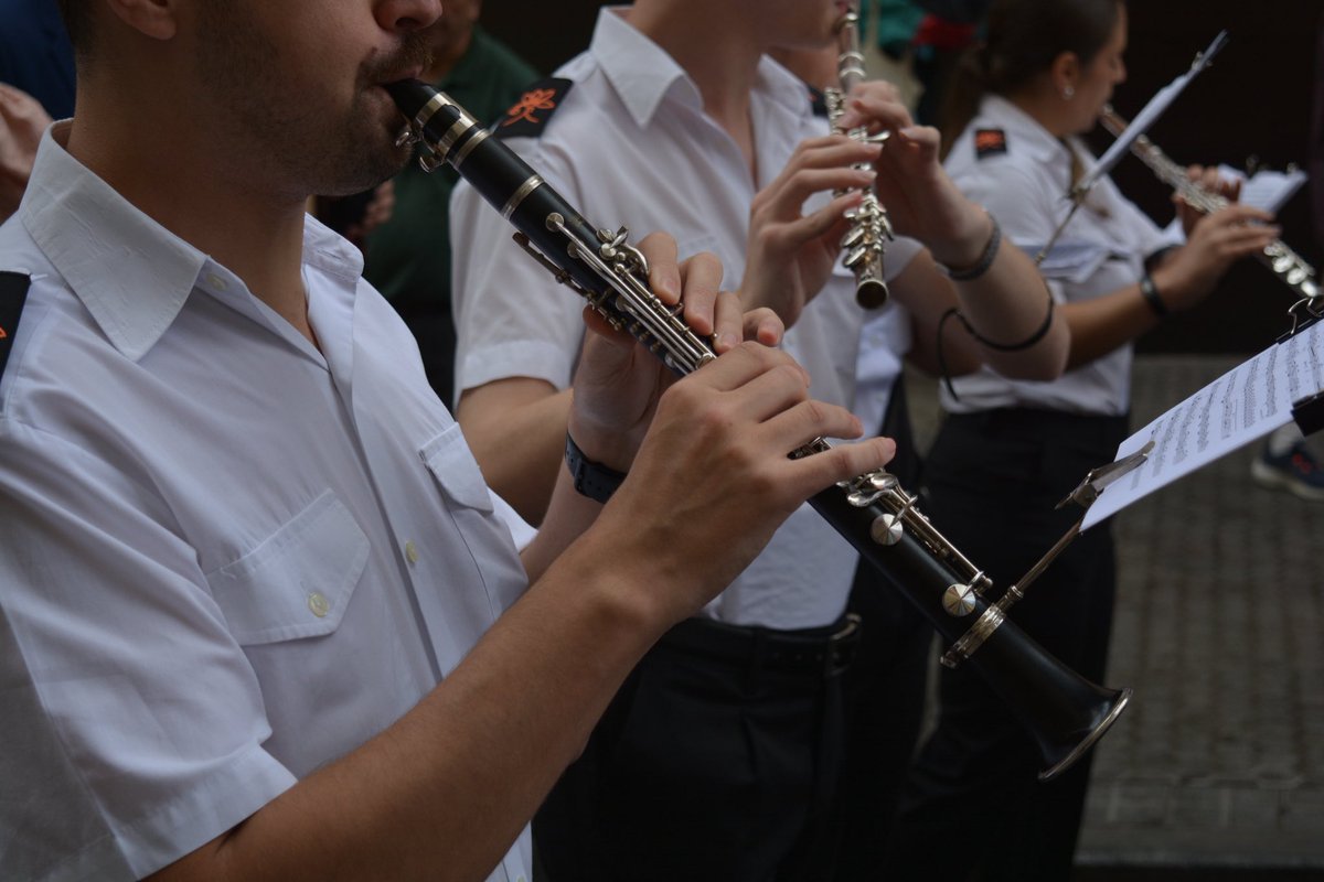 bmliceosevilla's tweet photo. 🟠Un año más, disfrutamos acompañando a Santa Lucía con nuestra música.

No hay nube que oscurezca tu 𝙇𝙪𝙯.

#TuLiceo #LiceoDeSevilla https://t.co/tuo5fVnllo