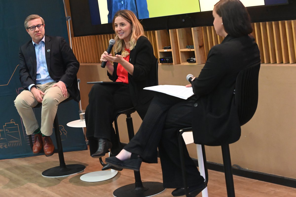 Transelec's tweet image. 🙌🙌 Mónica De Martino, VP de Regulación e Ingresos de #Transelec, estuvo en una charla sobre carbono neutralidad organizada por @WEC_Chile donde llamó a abrir el diálogo para diseñar colectivamente un sistema eléctrico robusto. 

¡Muchas gracias por esta instancia! ⚡️