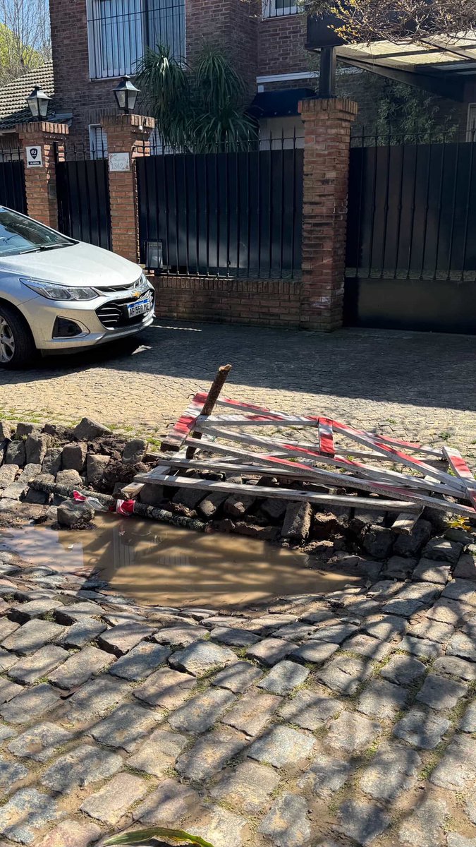 DeMariaMarina's tweet photo. @SanIsidroGob Y con este pozoooooo/ pileta que hacemos https://t.co/1BzfVRnafX